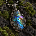 QINEANLA™ Aurora Bound — Labradorite Viking Pendant