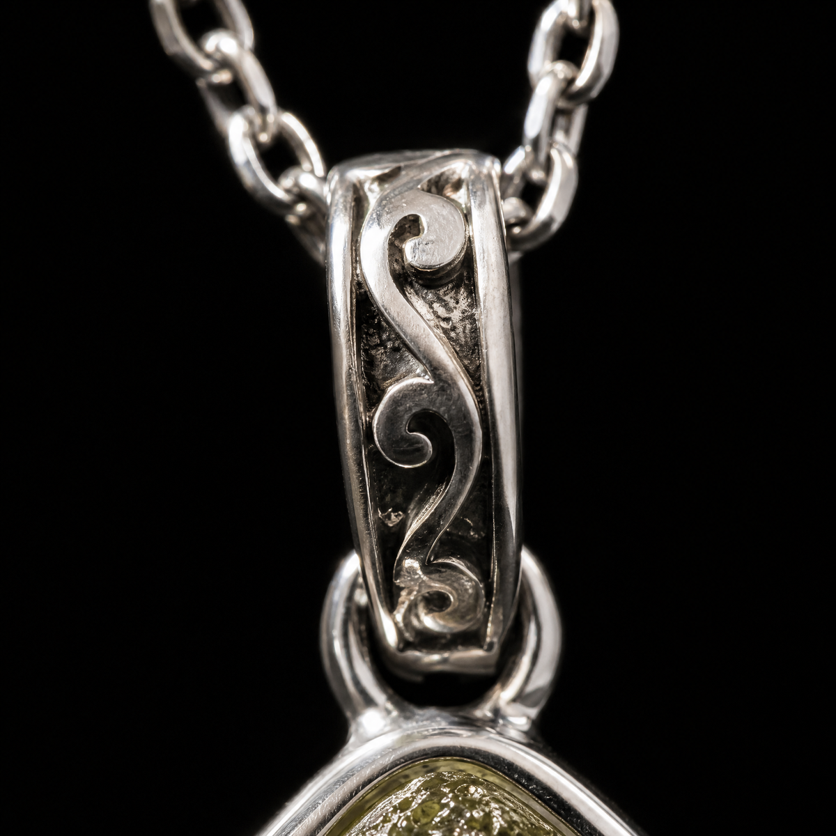 QINEANLA™ Desert Eye — Libyan Desert Glass Pendant