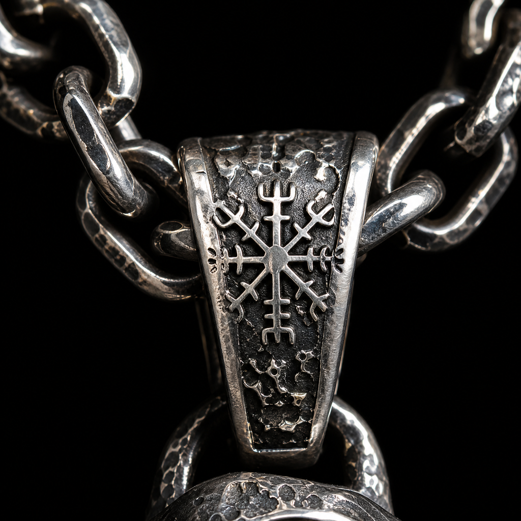 QINEANLA™ Aurora Bound — Labradorite Viking Pendant